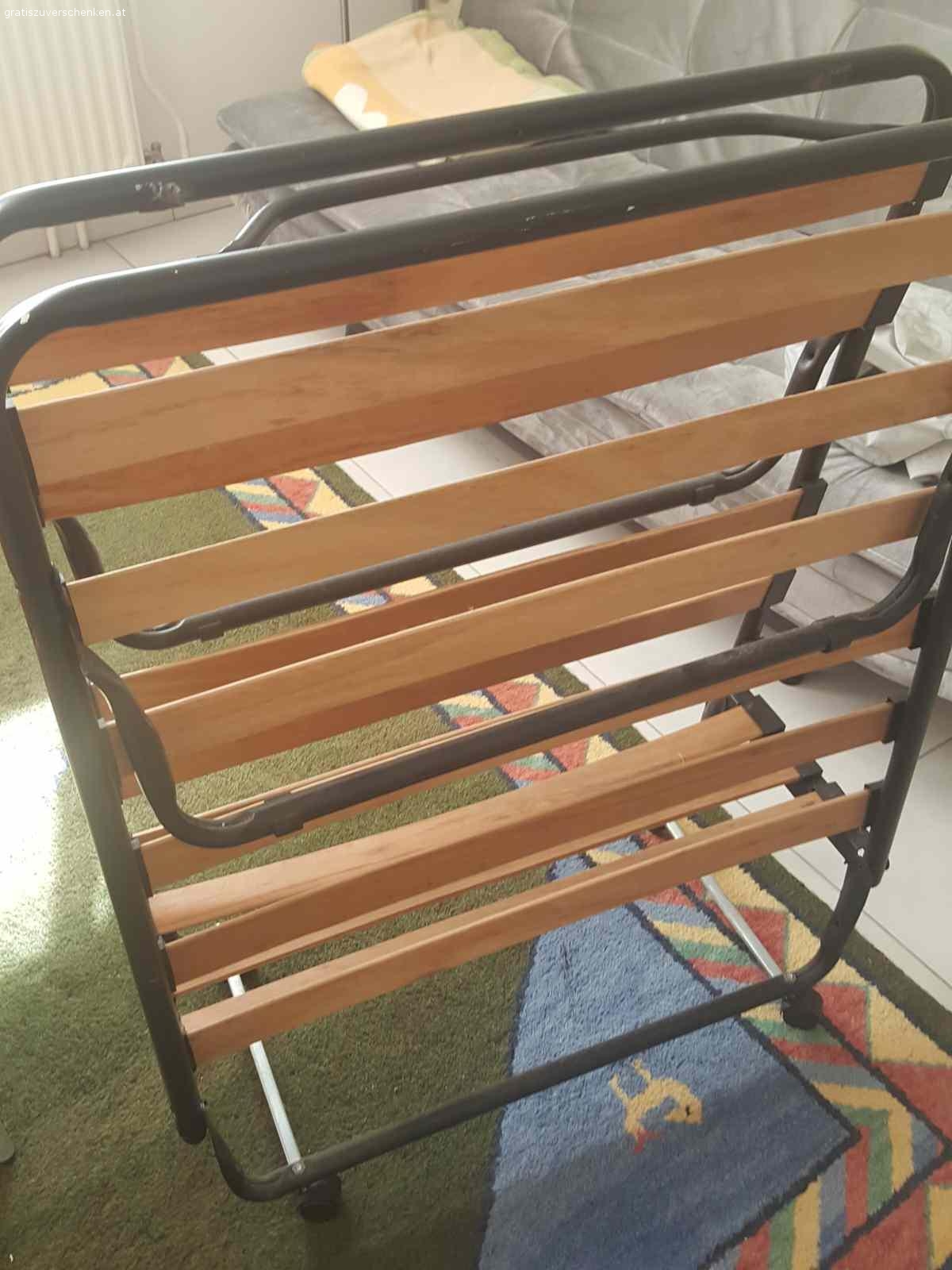 Aufklappbett 90 x 190. Ich verschenke Aufklappbett 90 x 190 ohne Matratze gegen Selbstabholung in 1180 Wien