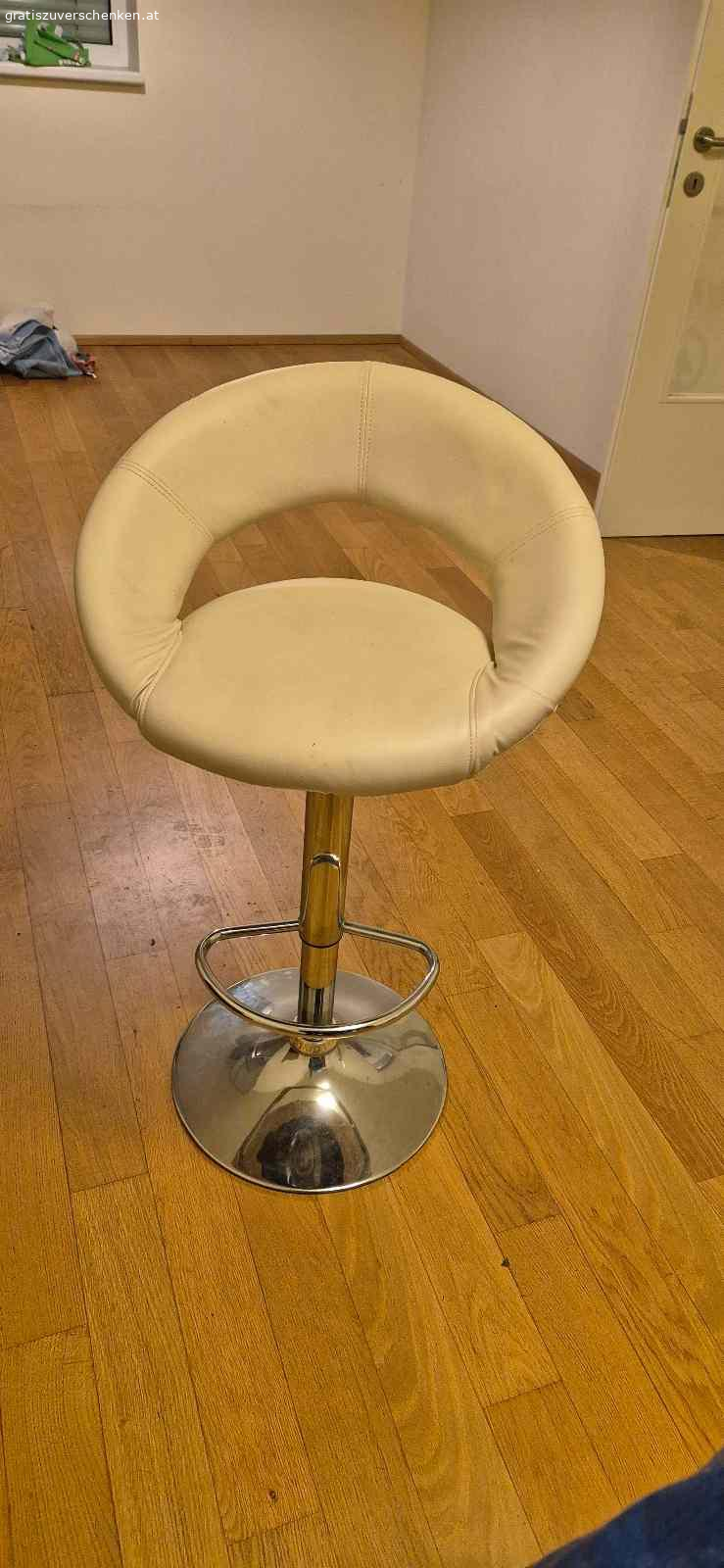 Barhocker. Barhocker, beige, guter Zustand zu verschenken. Funktioniert einwandfrei:)