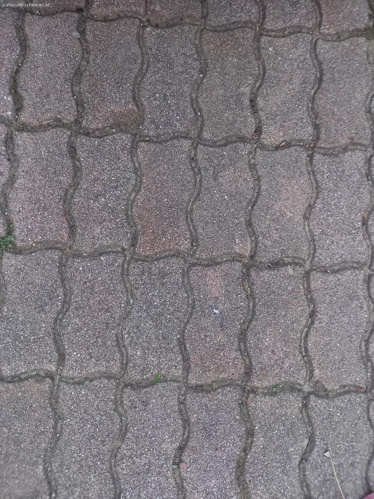 Betonsteine. bereits schon einmal verlegte Betonsteine....für eine Fläche von 25m2