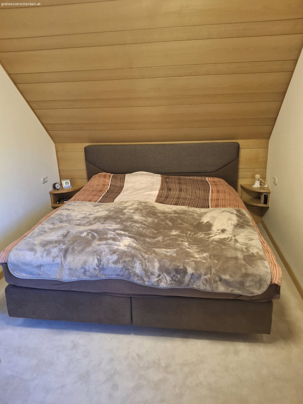 Bett. 200x190