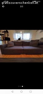 Bigsofa. Bigsofa zu verschenken, Farbe Dunkelgrau, Stoffbezug
Maße: 250x120x67, Sitztiefe 85cm
In zwei Teile zerlegbar