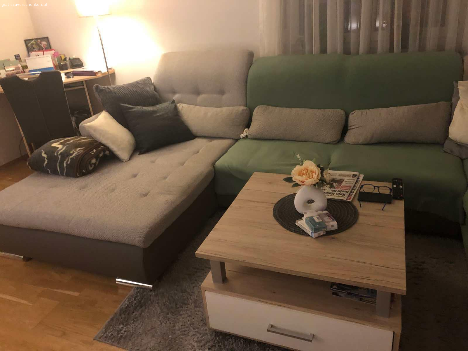 Cauch. Verschenke cauch gegen selbstabholung .
Breite 363x178cm ,mit bettfunktion ca.7jahre alt.
Optische Gebrauchsspuren sonst ok.
Termin in ca.2-3 wochen