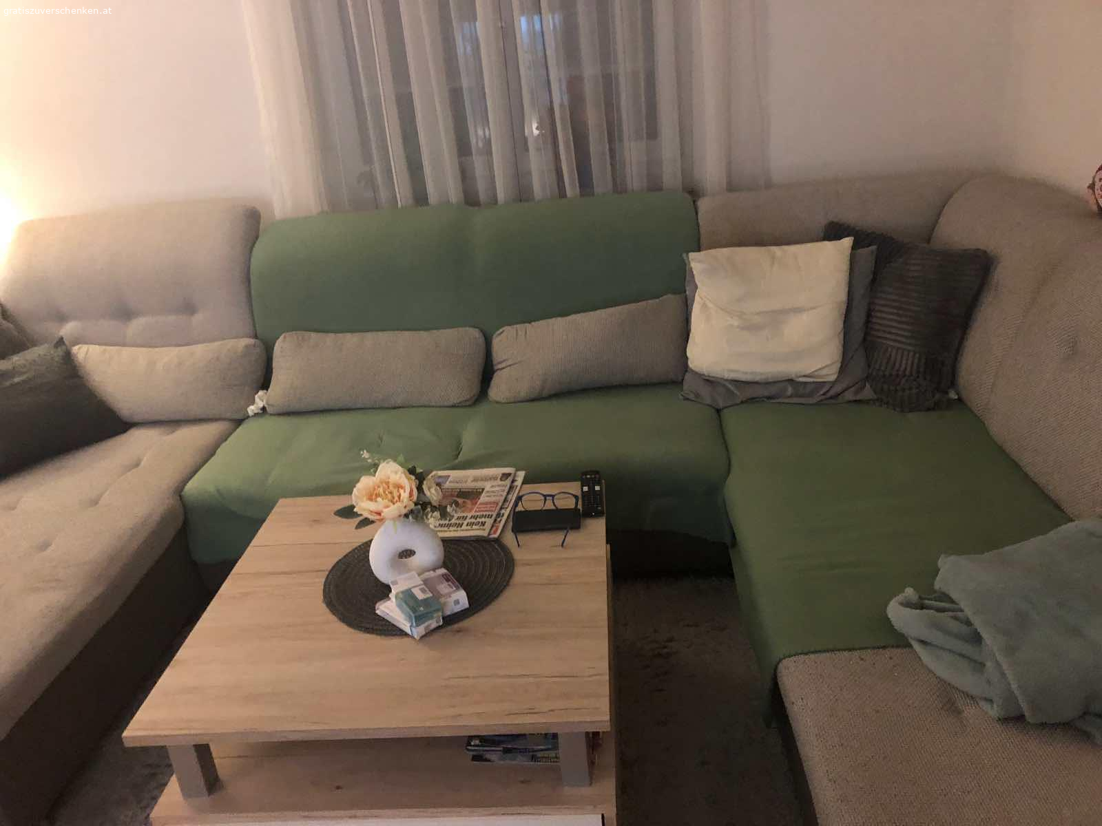 Cauch. Verschenke cauch gegen selbstabholung .
Breite 363x178cm ,mit bettfunktion ca.7jahre alt.
Optische Gebrauchsspuren sonst ok.
Termin in ca.2-3 wochen