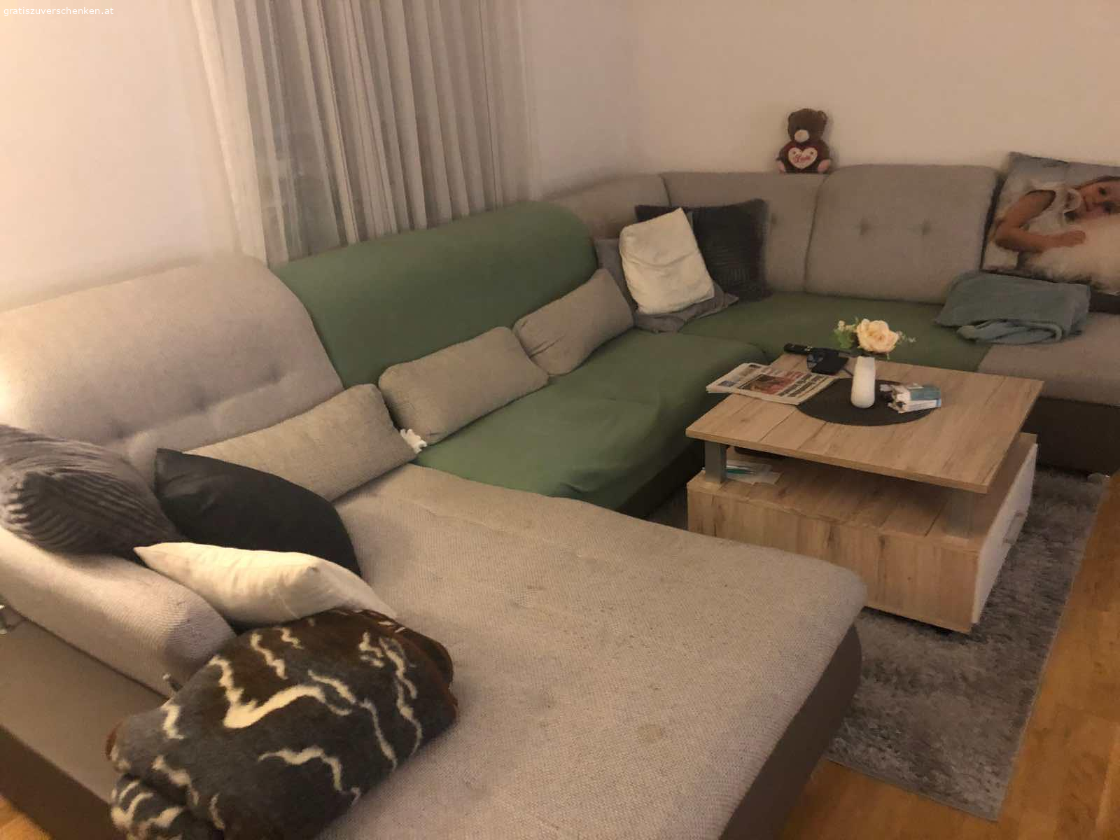 Cauch. Verschenke cauch gegen selbstabholung .
Breite 363x178cm ,mit bettfunktion ca.7jahre alt.
Optische Gebrauchsspuren sonst ok.
Termin in ca.2-3 wochen