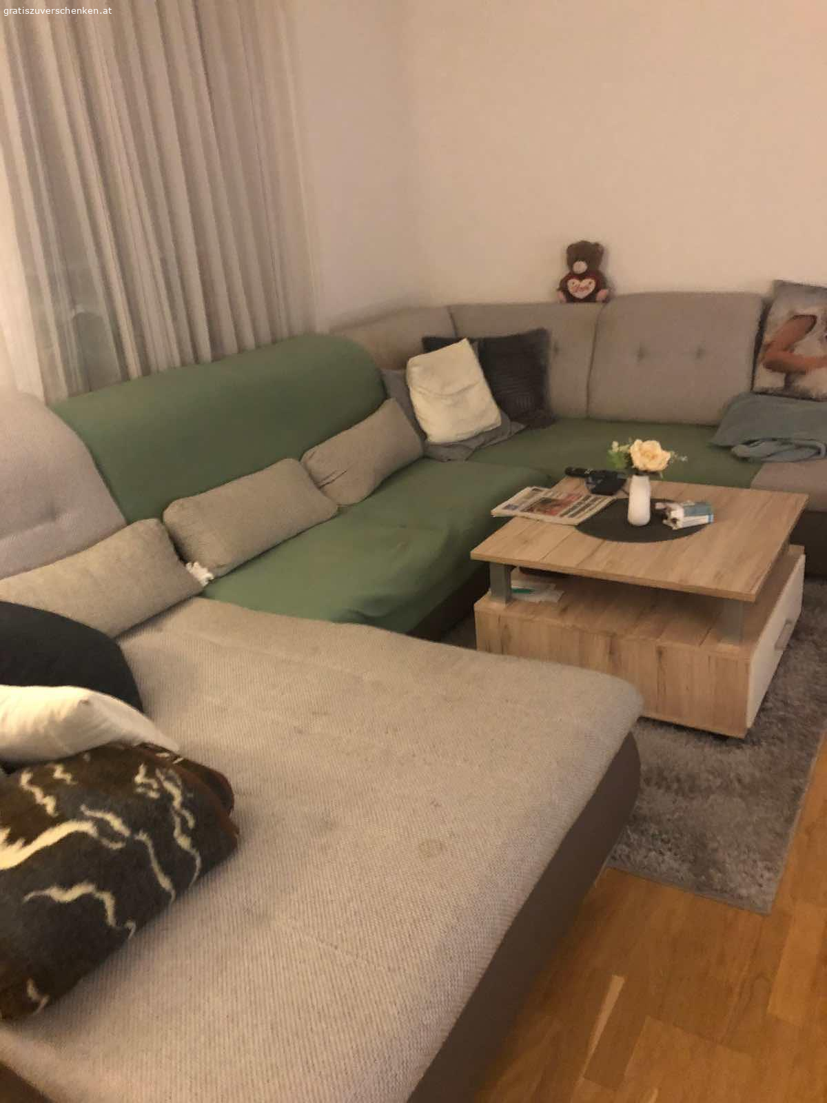 Cauch. Verschenke cauch gegen selbstabholung .
Breite 363x178cm ,mit bettfunktion ca.7jahre alt.
Optische Gebrauchsspuren sonst ok.
Termin in ca.2-3 wochen