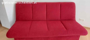 Couch mit Bettfunktion. Sehr gut erhaltende und hochwertige Couch mit praktischer Bettfunktion und viel Stauraum. Bezug Fleckenfrei und super gepflegt.
Abmessungen:
Couch Breite 185 cm, Tiefe 95 cm, Sitztiefe 65 cm, Höhe mit Lehne 55 cm
Liegefläche 125x185 cm
Aufgrund von Wohnungsräumung und Platzmangel zu verschenken.