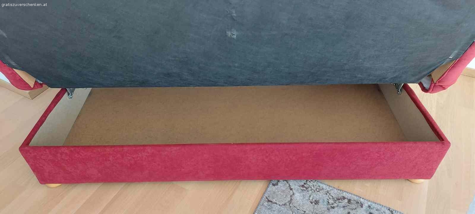Couch mit Bettfunktion. Sehr gut erhaltende und hochwertige Couch mit praktischer Bettfunktion und viel Stauraum. Bezug Fleckenfrei und super gepflegt.
Abmessungen:
Couch Breite 185 cm, Tiefe 95 cm, Sitztiefe 65 cm, Höhe mit Lehne 55 cm
Liegefläche 125x185 cm
Aufgrund von Wohnungsräumung und Platzmangel zu verschenken.