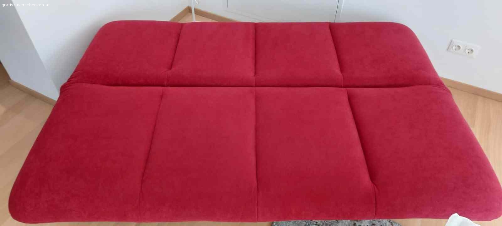 Couch mit Bettfunktion. Sehr gut erhaltende und hochwertige Couch mit praktischer Bettfunktion und viel Stauraum. Bezug Fleckenfrei und super gepflegt.
Abmessungen:
Couch Breite 185 cm, Tiefe 95 cm, Sitztiefe 65 cm, Höhe mit Lehne 55 cm
Liegefläche 125x185 cm
Aufgrund von Wohnungsräumung und Platzmangel zu verschenken.