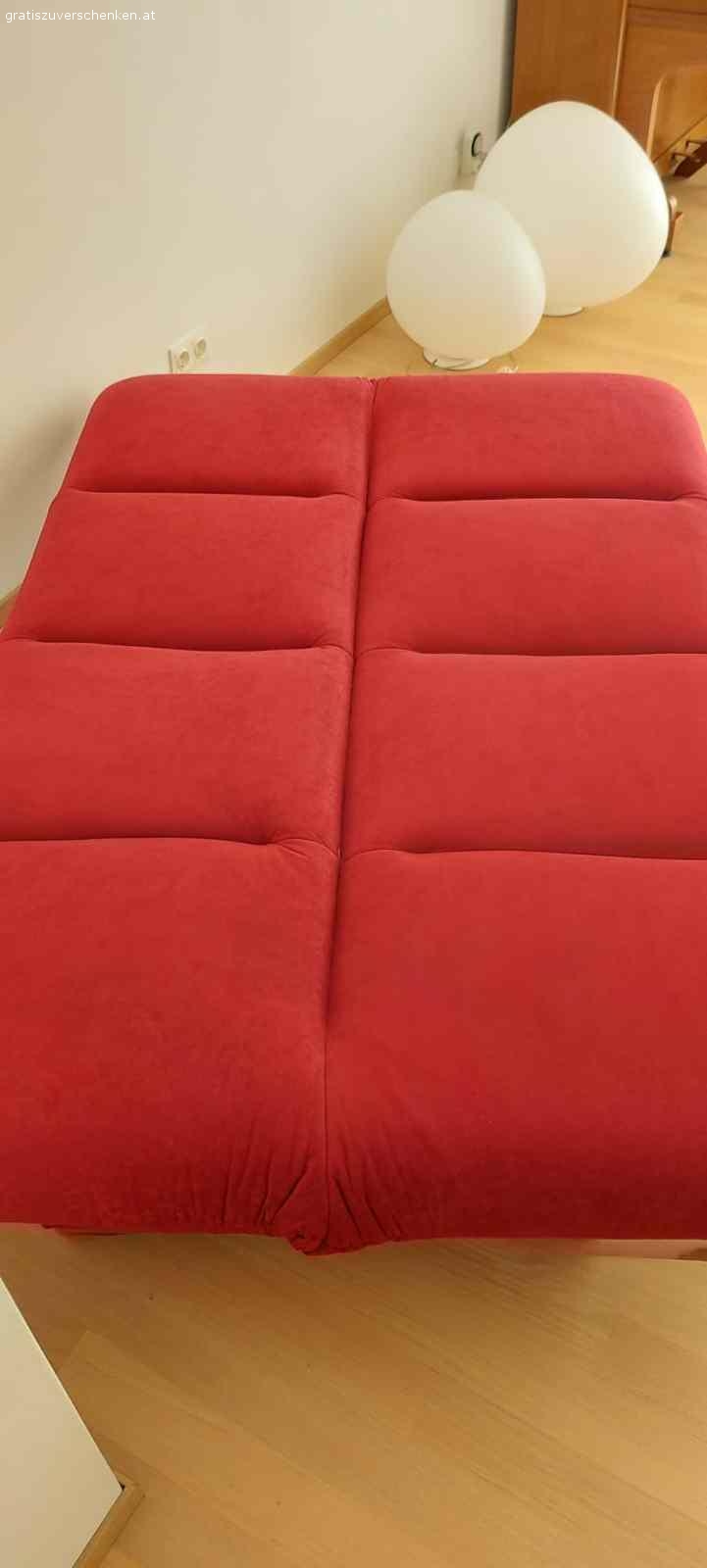 Couch mit Bettfunktion. Sehr gut erhaltende und hochwertige Couch mit praktischer Bettfunktion und viel Stauraum. Bezug Fleckenfrei und super gepflegt.
Abmessungen:
Couch Breite 185 cm, Tiefe 95 cm, Sitztiefe 65 cm, Höhe mit Lehne 55 cm
Liegefläche 125x185 cm
Aufgrund von Wohnungsräumung und Platzmangel zu verschenken.