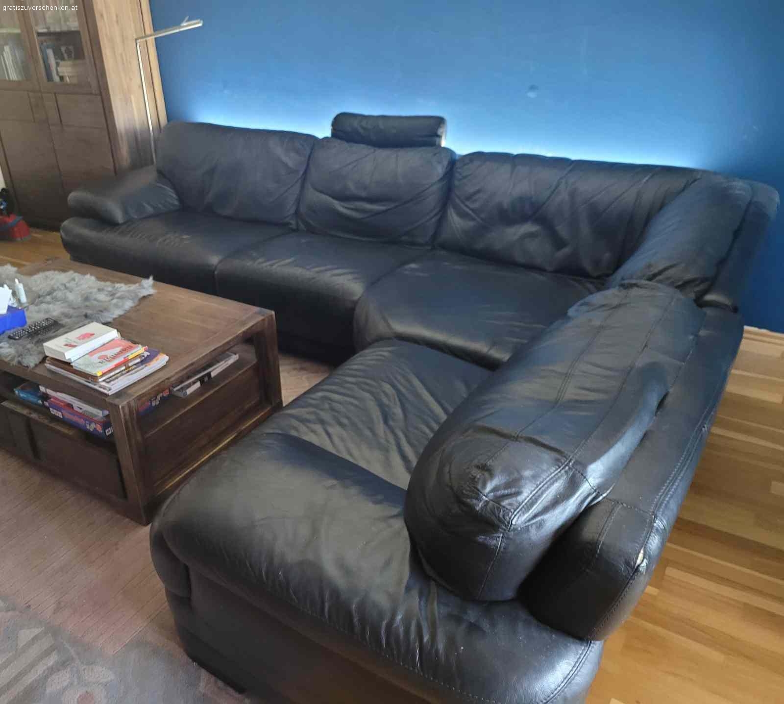 couch. wir verschenken unsere gut erhaltene ledercouch
schenkelmaß 3100 x 2400 mm 
farbe: schwarz