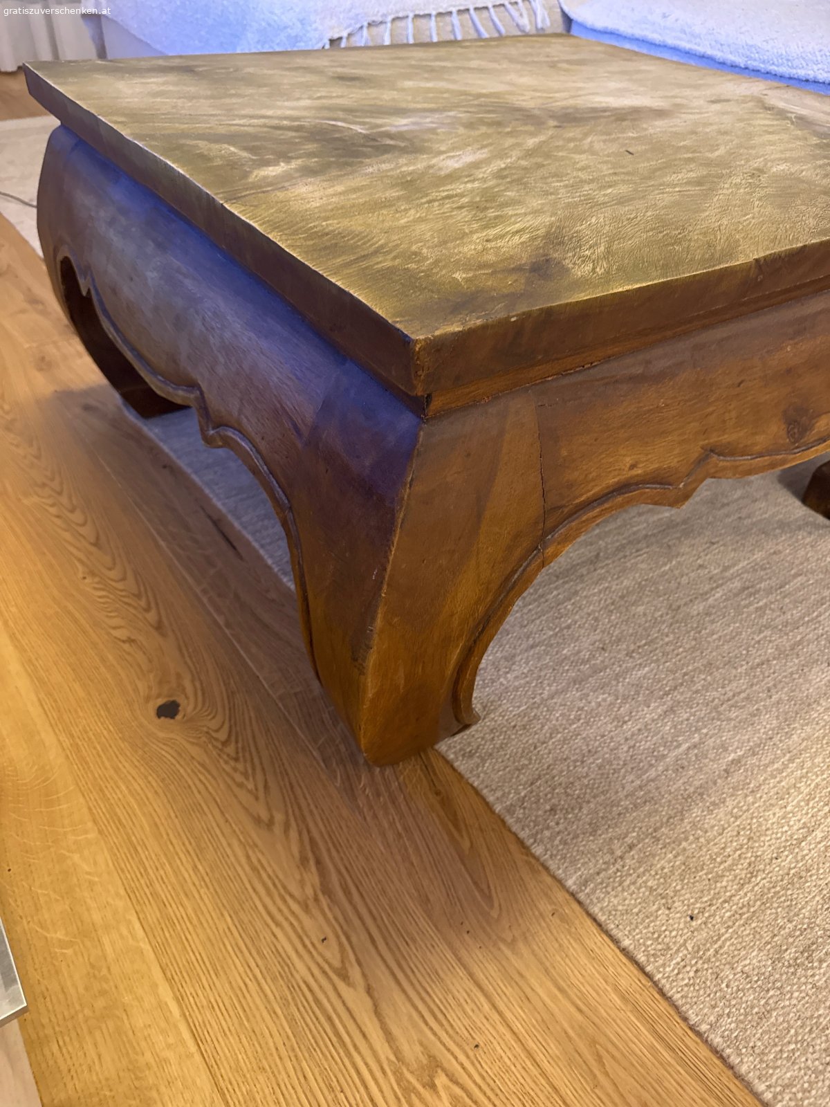 couchtisch. gebraucht, vollholz, recht schwer, 79x79, höhe 42 cm