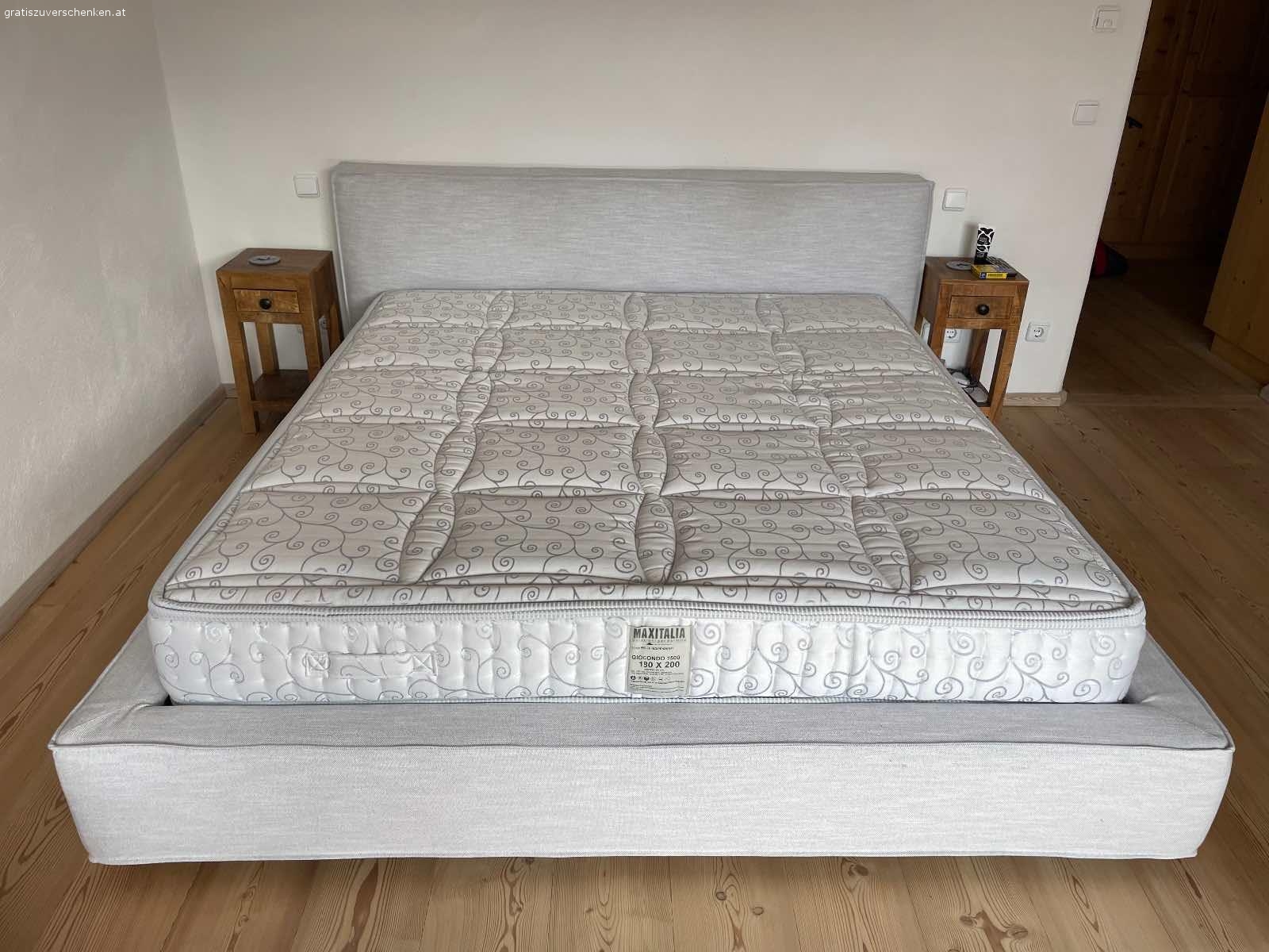 Doppelbett mit Lattenrost zu verschenken. Doppelbett mit Lattenrost jedoch ohne Matratzen zu verschenken