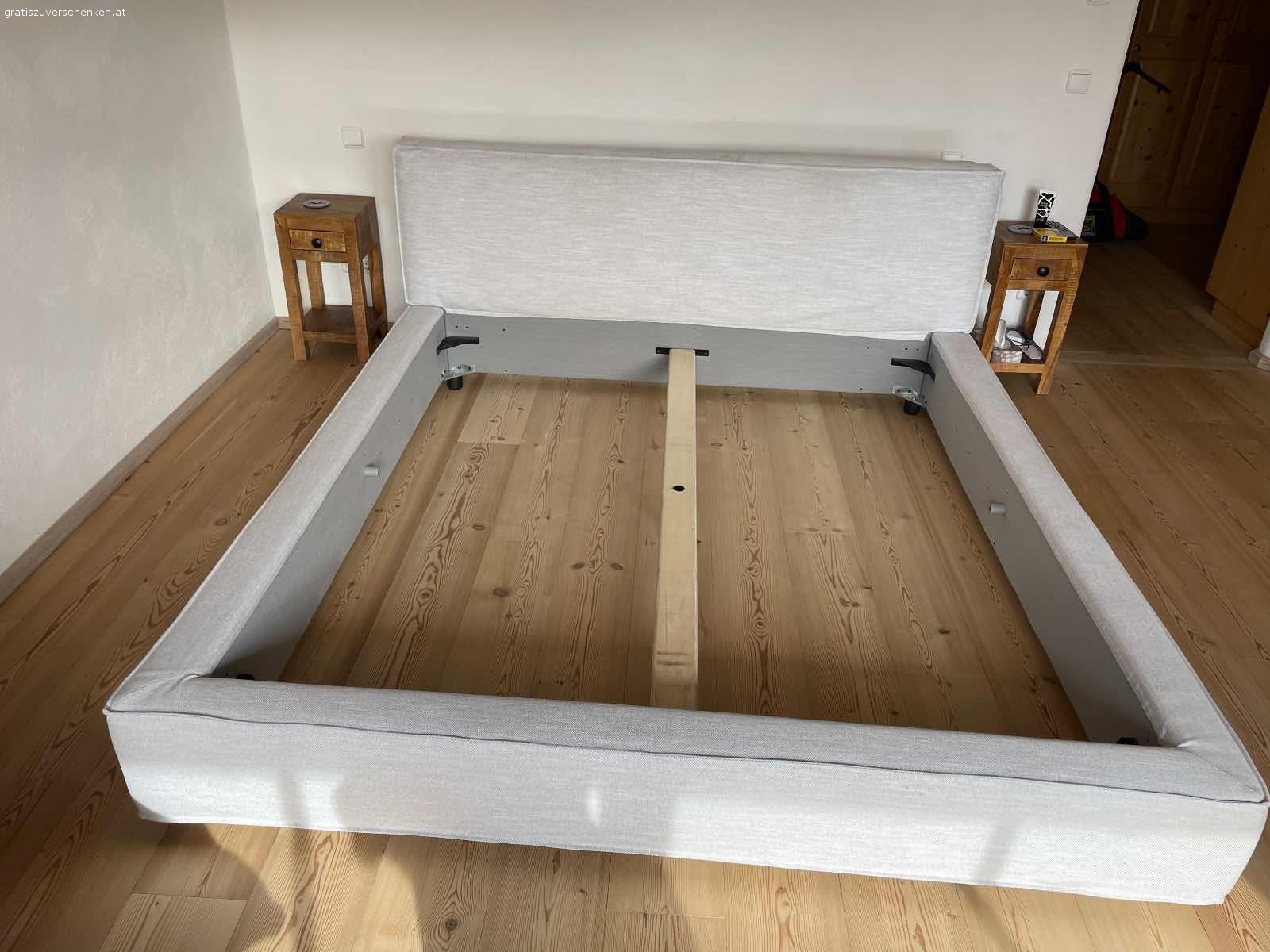 Doppelbett mit Lattenrost zu verschenken. Doppelbett mit Lattenrost jedoch ohne Matratzen zu verschenken