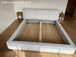 Doppelbett mit Lattenrost zu verschenken. Doppelbett mit Lattenrost jedoch ohne Matratzen zu verschenken
