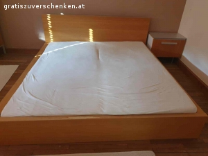 Doppelbett zu verschenken. Maße 197cm x213 cm