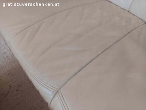 Echtleder-Sofa beige. SOFA: 190cm lang, 90cm tief, 94cm hoch
FUẞBANK: 50x60cm

SELBSTABHOLUNG in Diesendorf (3243, Melk, NÖ)
