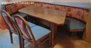 Eckbank + Büromöbel zu verschenken. Eckbank mit Tisch und 2 Sessel (Tischlermaßarbeit) Größe 130x230 und Eckschreibtisch Größe 135x135 zu verschenken gegen Selbstabholung.