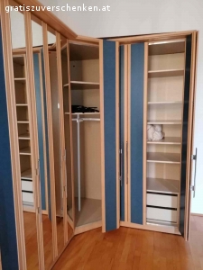 Eckkasten zu verschenken bei Selbstabbau. Verschenke Eckkasten bei Selbstabbau, sehr geräumig
2,5m x 2,0m x 2,40
Der Kasten muss bis 28.3.2022 abgebaut sein, da ich die Wohnung auflöse.