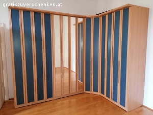 Eckkasten zu verschenken bei Selbstabbau. Verschenke Eckkasten bei Selbstabbau, sehr geräumig
2,5m x 2,0m x 2,40
Der Kasten muss bis 28.3.2022 abgebaut sein, da ich die Wohnung auflöse.