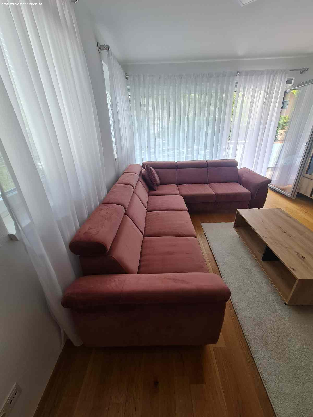 Ecksofa. Ecksofa 245x215

Vor 1,5 Jahren gekauft. Gute Zustand.

Zu verschenken, da wir neue Möbel gekauft haben.



Selbstabholung.

Abholbereit: ab sofort.



Schüttdorf