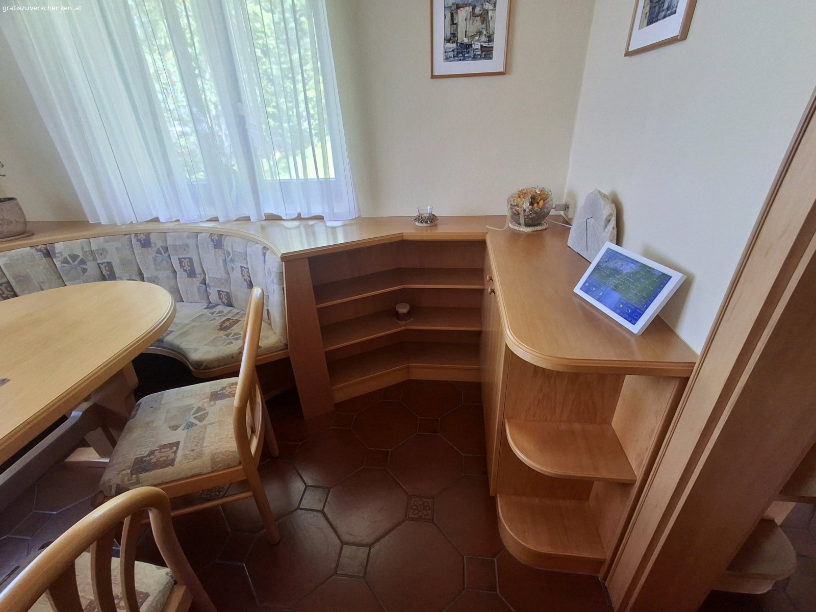 Esstisch. Sitzbank: 297x195
Tisch: 170x90x76