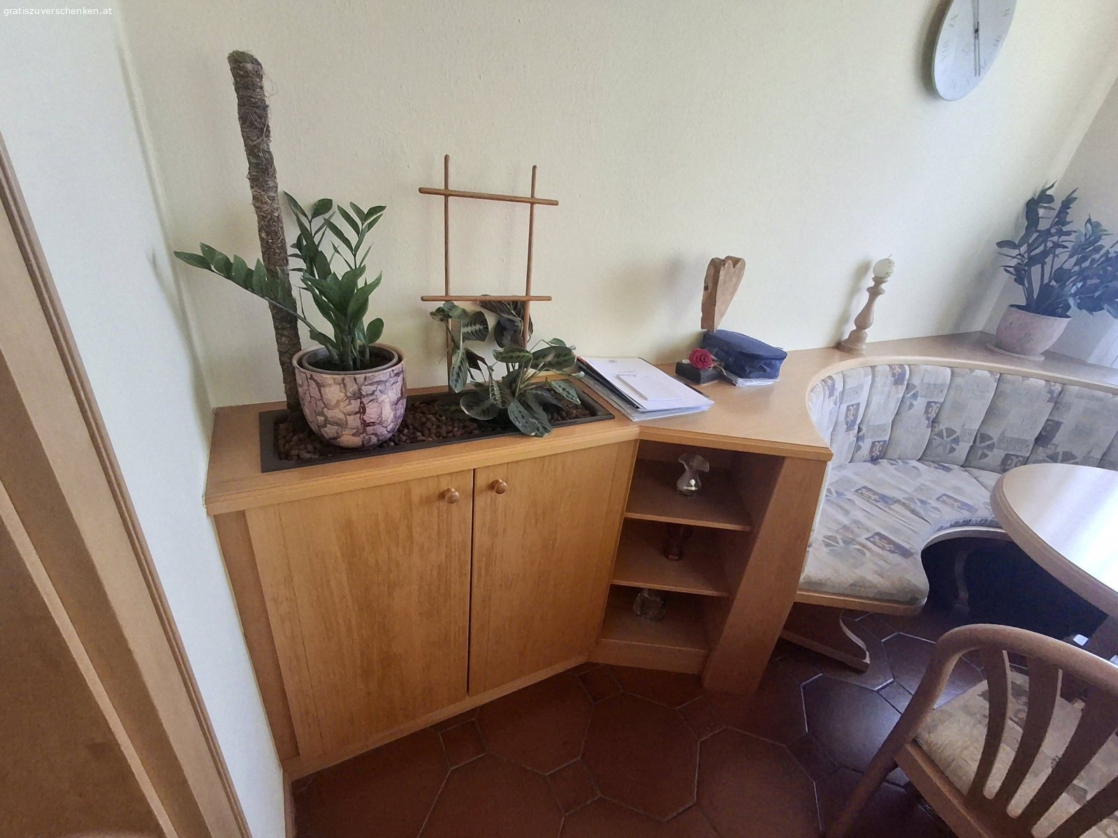 Esstisch. Sitzbank: 297x195
Tisch: 170x90x76