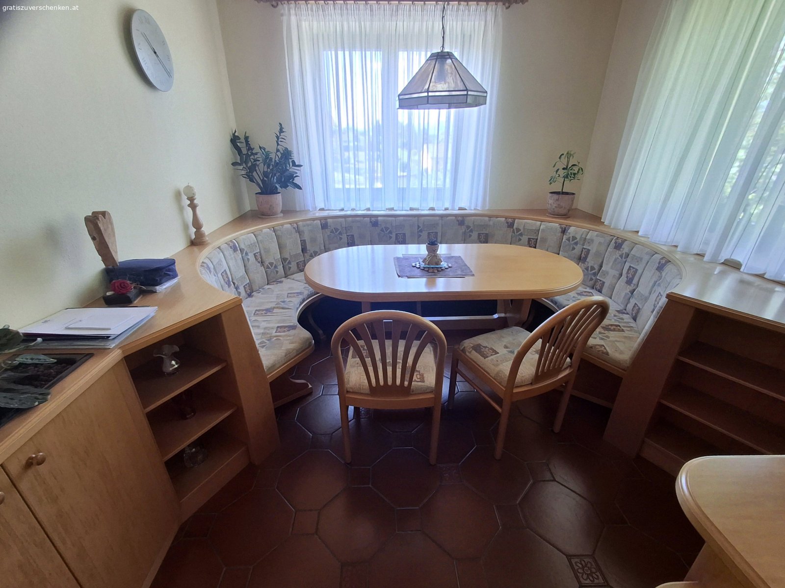 Esstisch. Sitzbank: 297x195
Tisch: 170x90x76