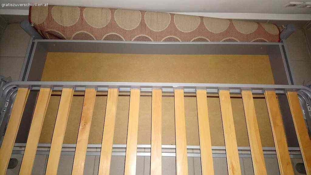 Gestell / Metallrahmen für Bettsofa Beddinge von Ikea. mit Stauraum / Bettkasten, OHNE MATRATZE.

Einige Jahre alt, aber selten zusammen geklappt, die ganze Zeit als Doppelbett benutzt.

Dieses Produkt wird von IKEA nicht mehr angeboten. Matratze Nyhamn (von Ikea) sollte als Ersatz gut sein.

Abholort: Altbau, 2. Stock ohne Lift (bis zum 5.8., 20 Uhr, können wir Hilfe von 1 Person anbieten. Später leider nicht mehr).