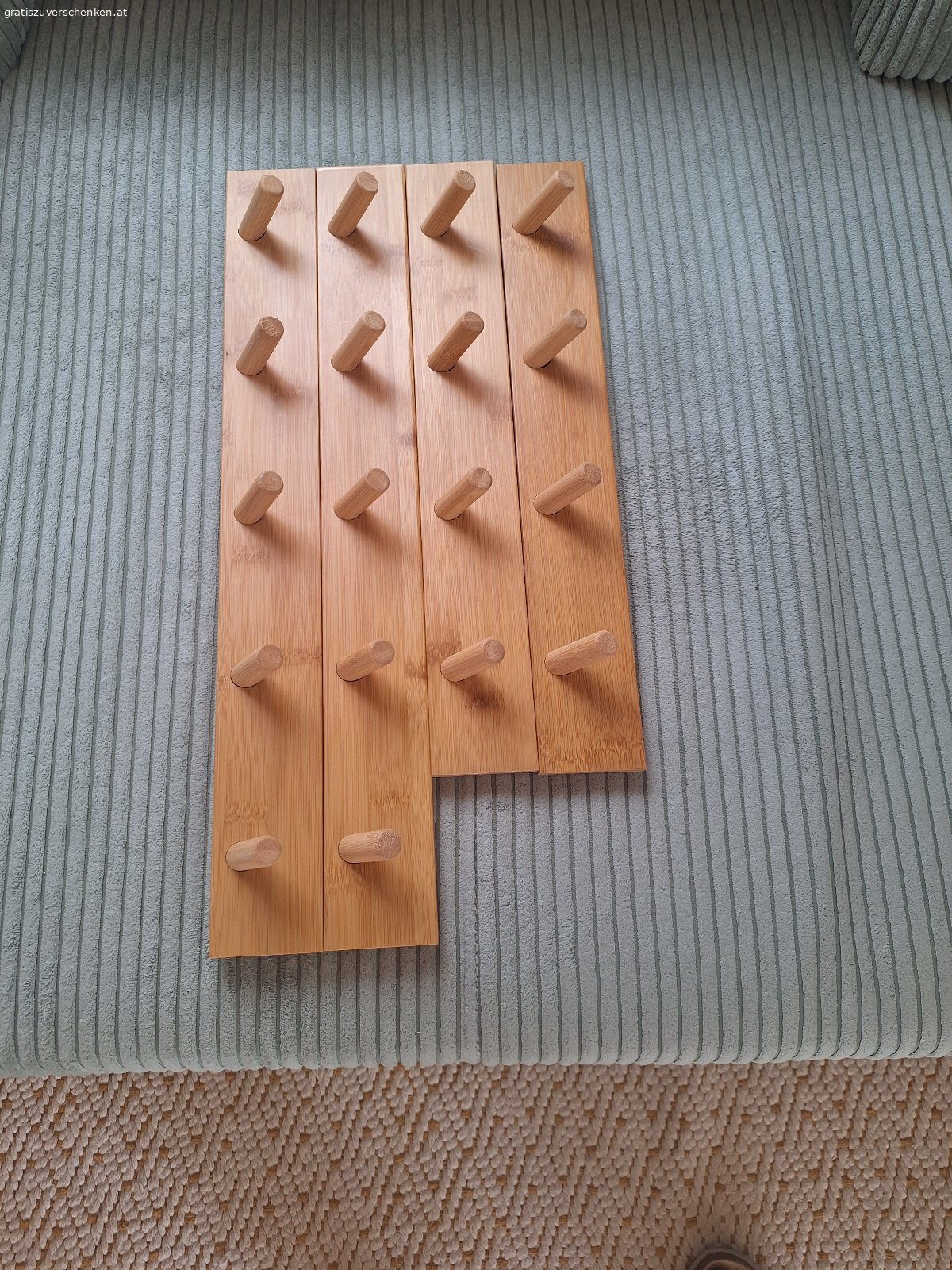 Jackenhalter. Jackenhakter zum anschrauben Verwendung  auf eigene Verantwortung. Zu verschenken. Selbstabholung.lg