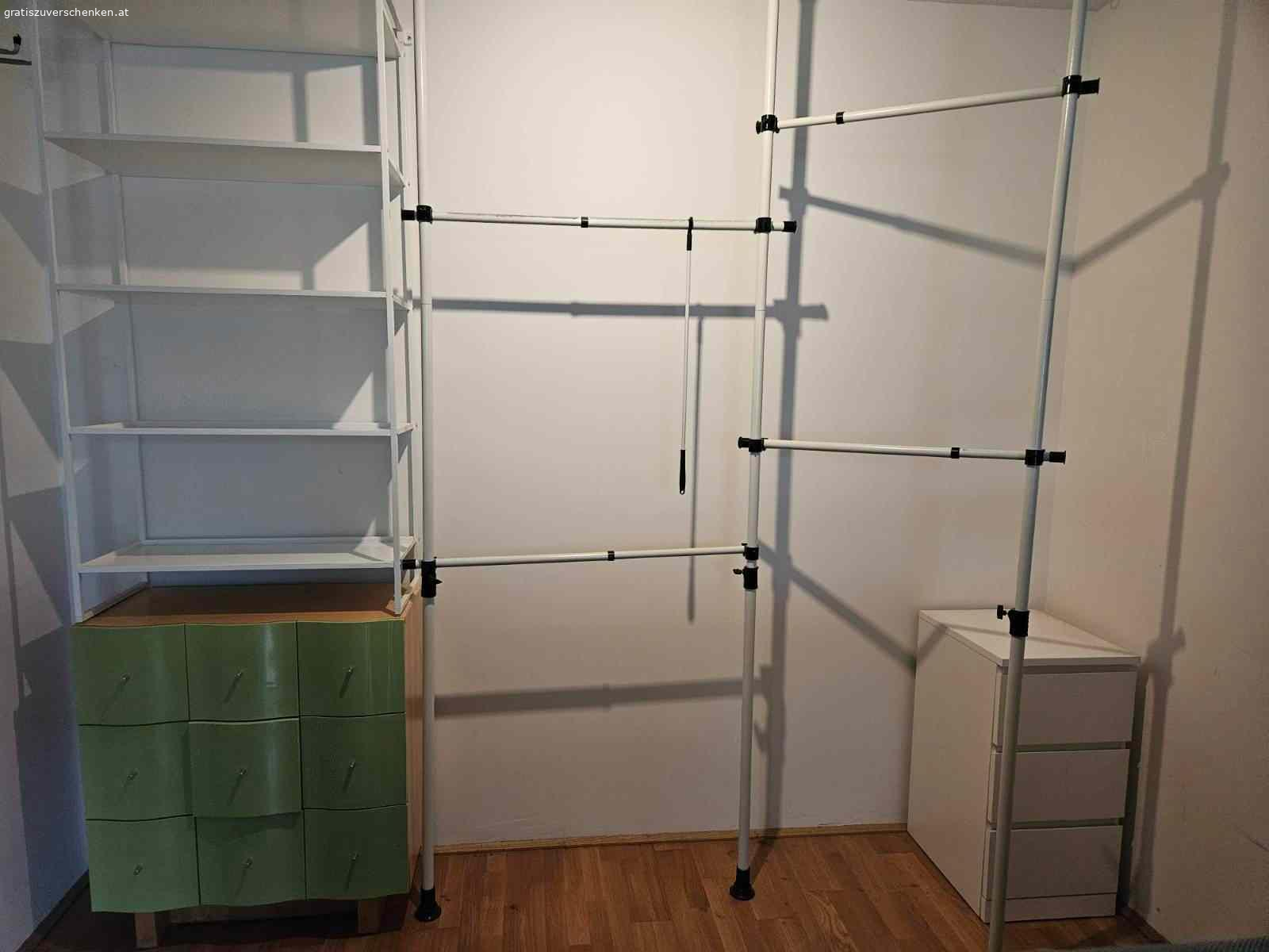 Kasterln usw. Schuhkasterl weiss
Inneenleben eines 3m Kastens