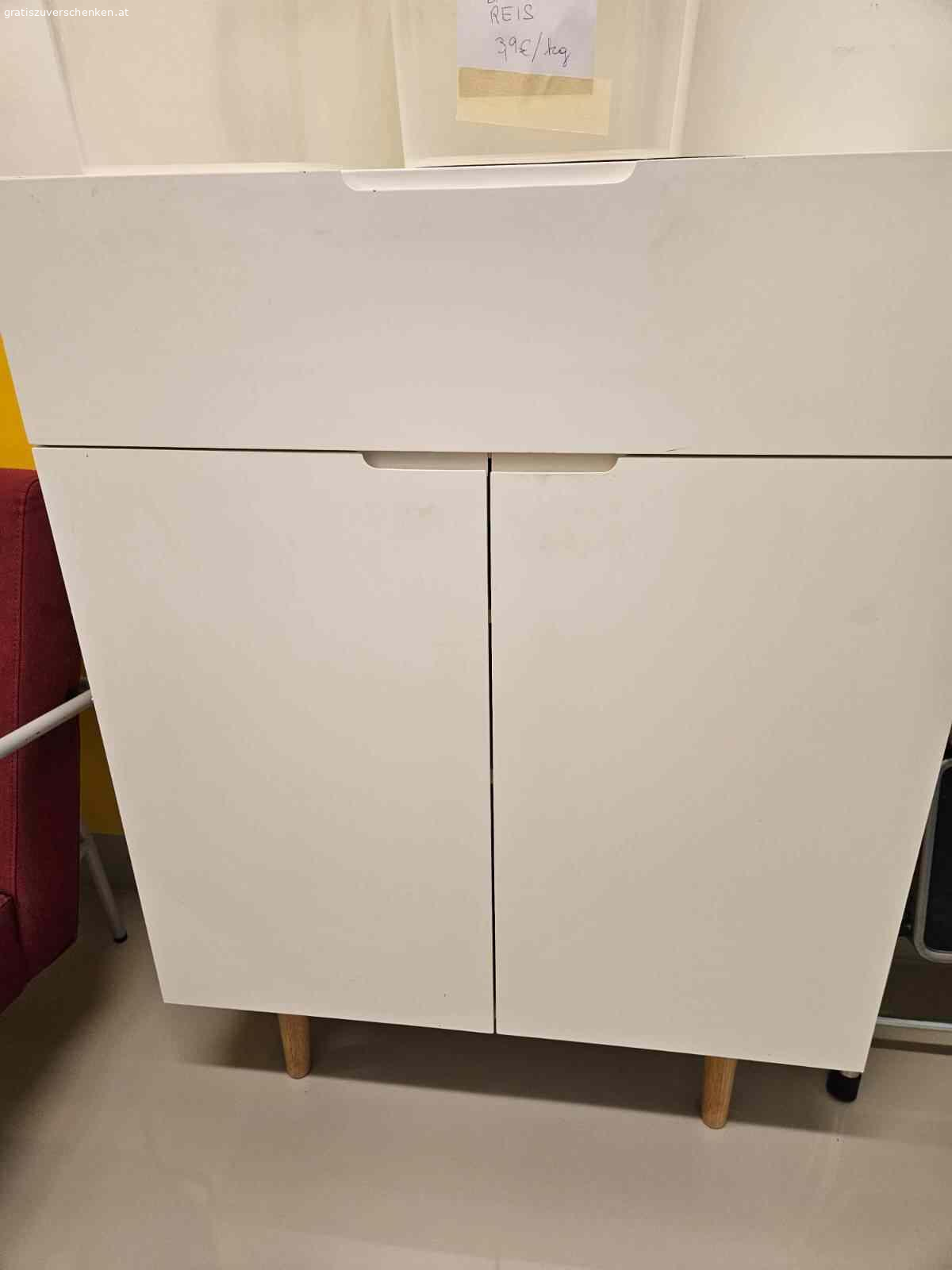 Kasterln usw. Schuhkasterl weiss
Inneenleben eines 3m Kastens