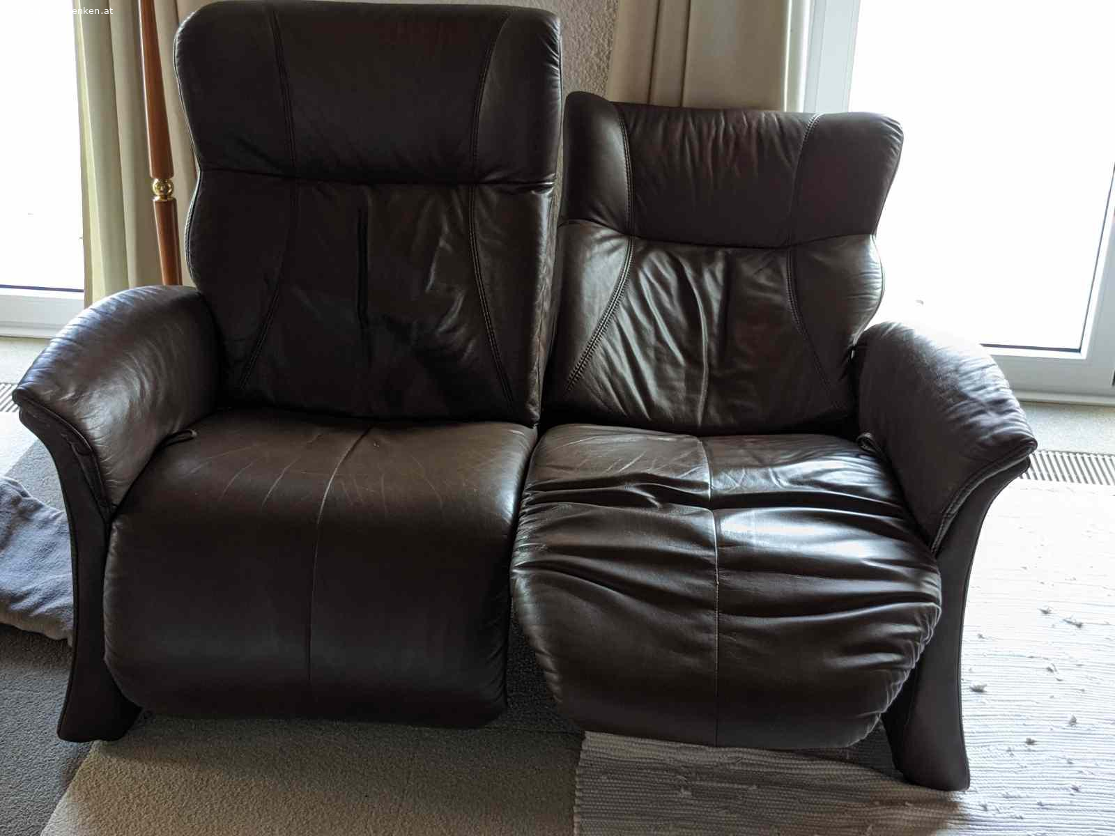 Ledercouch 2 und 3 Sitzer. Abzugeben ist eine gut erhaltene Couchgarnitur. Bei dem 2 Sitzer können Kopf- und Fußteile geklappt werden.
Abholung nach Absprache.