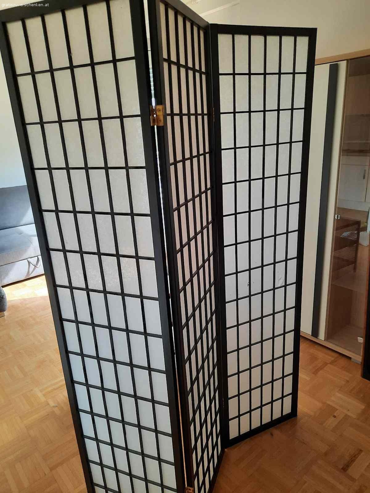 Möbel zu verschenken. Couchtisch, Schreibtisch, Vitrine, Couch, Fernsehtisch und Trennwand zu verschenken