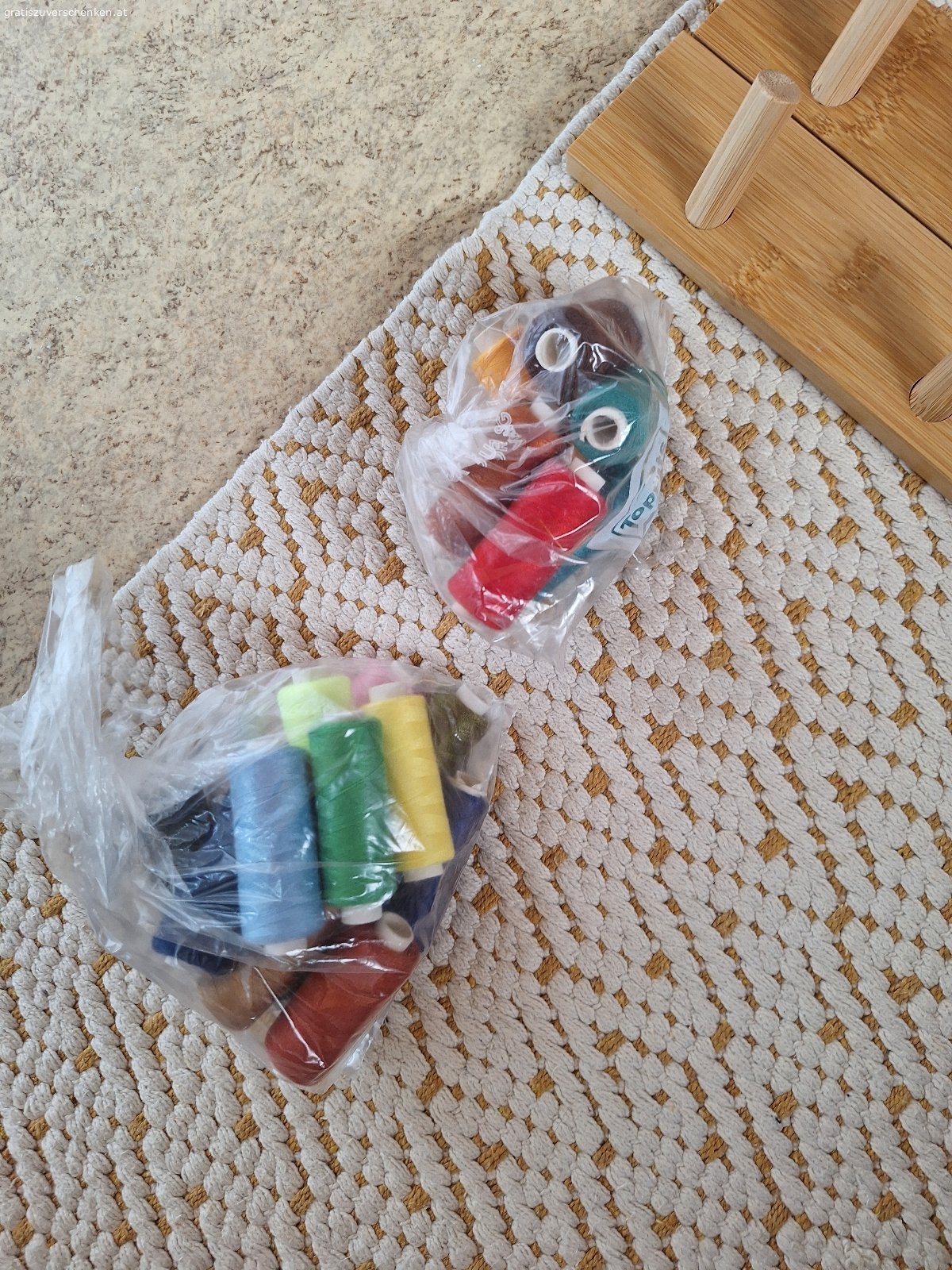 Nähdfaden verschiedene Farben. Verwendung  auf eigene Verantwortung. Selbstabholung.lg