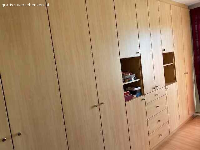 Schlafzimmerverbau. Schlafzimmer Verbau in einem einwandfreien Zustand abzugeben.
vom Tischler
446cm breit, 247 cm Hoch 60cm tief
Demontage und Selbstabholung, Aufzug vorhanden