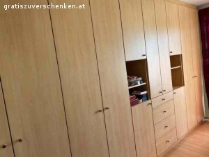 Schlafzimmerverbau. Schlafzimmer Verbau in einem einwandfreien Zustand abzugeben.
vom Tischler
446cm breit, 247 cm Hoch 60cm tief
Demontage und Selbstabholung, Aufzug vorhanden