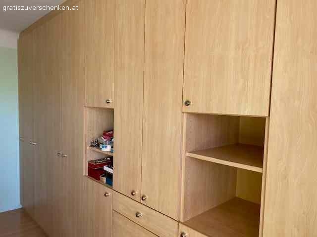 Schlafzimmerverbau. Schlafzimmer Verbau in einem einwandfreien Zustand abzugeben.
vom Tischler
446cm breit, 247 cm Hoch 60cm tief
Demontage und Selbstabholung, Aufzug vorhanden