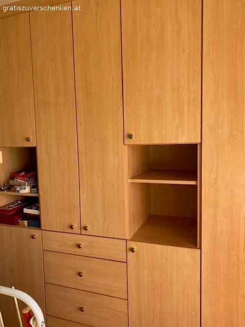 Schlafzimmerverbau. Schlafzimmer Verbau in einem einwandfreien Zustand abzugeben.
vom Tischler
446cm breit, 247 cm Hoch 60cm tief
Demontage und Selbstabholung, Aufzug vorhanden