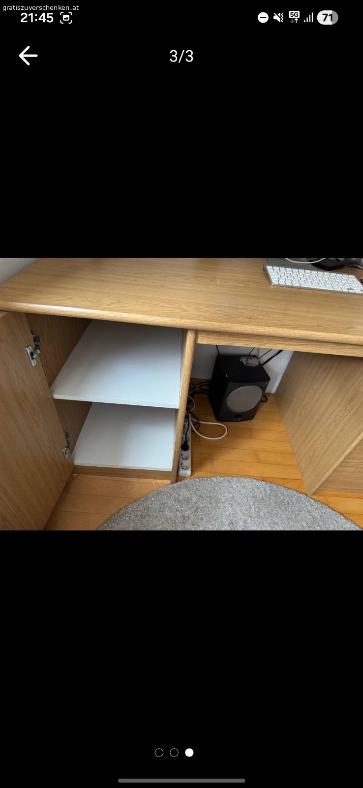 Schreibtisch zu verschenken. nur Selbstabholung!

Maße ca. 139 cm breit, 63 cm tief, 71 cm hoch.
Mit Stauraum links und Schubladen rechts.
