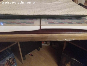 Schreibtisch. Eckschreibtisch Schenkelmasse 120x124 Höhe 137 Tiefe 67cm Schreibtisch muss selbst abgebaut werden da es keine Anleitung zum Zusammenbau mehr gibt