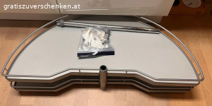 Schwenkbeschlag Halbkreis Küche. Voll funktionsfähiger Schwenkbeschlag für einen Küchenschrank inkl Anti-Rutsch Matten für 60er Türbreite, Marke: Kesseböhmer
2 Ebenen
Sehr robust, Rahmen aus Edelstahl, Neupreis 250,—
(wir haben auf einen LeMans Auszug umgestellt, geben wir diesen Schwenkbeschlag ab)
