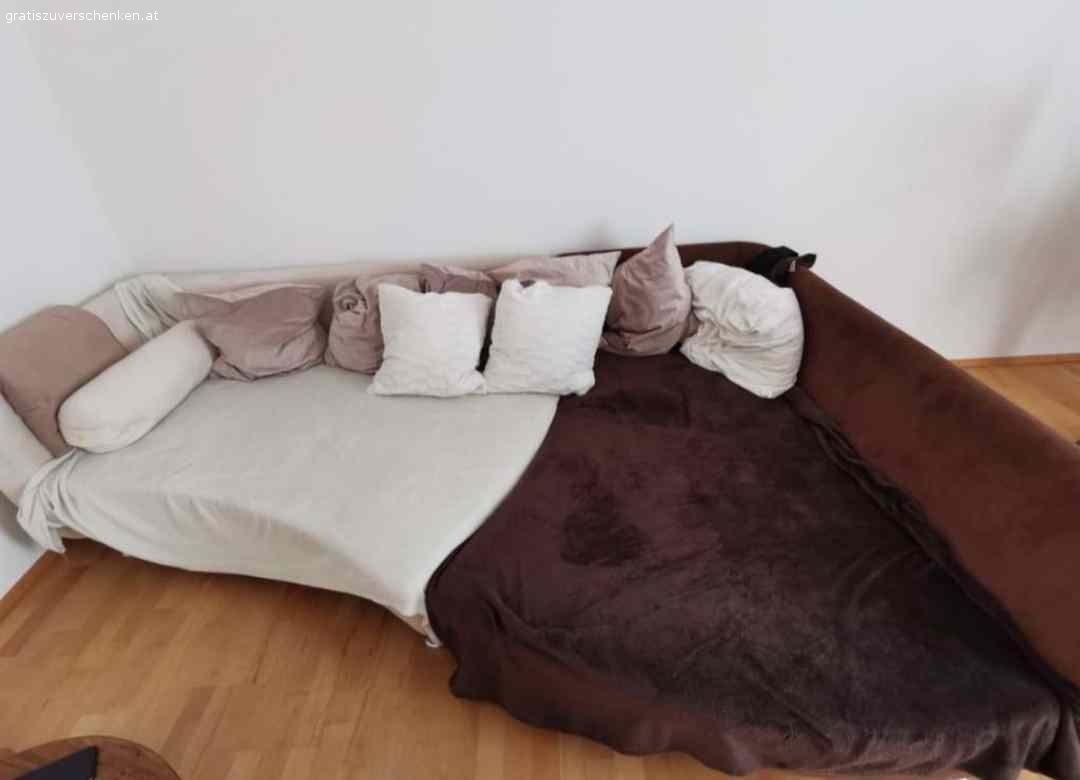 Sofa. Sofa 2teilig weiß/braun

Länge 1,90m / 0,89m
Breite: 2,90m