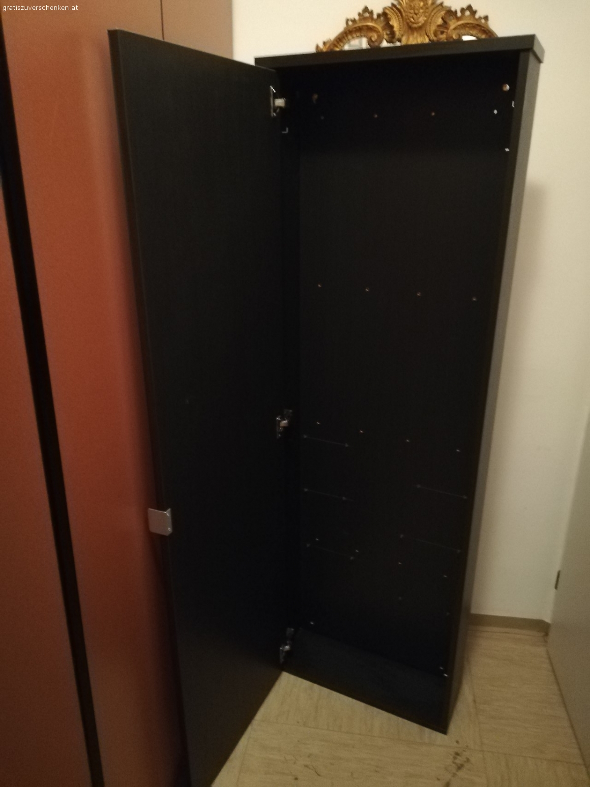 Verschenken. Hängeschrank