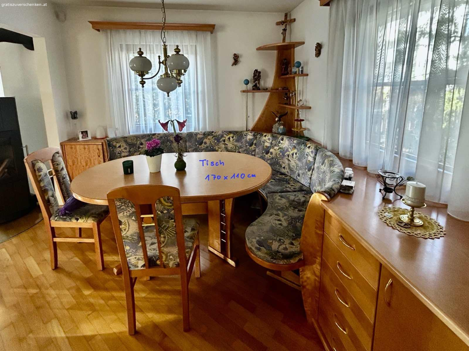 Wohn- und Esszimmer zu verschenken. Kompletter Wohnzimmerverbau, Echtholz, in Top Zustand, sowie ein Esszimmer mit Sitzbank, Esstisch und div. Schränken zu verschenken! Nur komplett abzugeben. Die Möbel sind bereits demontiert und bereit zur Abholung!