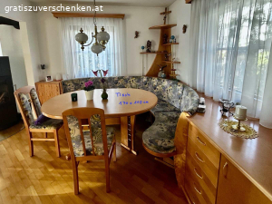 Wohn- und Esszimmer zu verschenken. Kompletter Wohnzimmerverbau, Echtholz, in Top Zustand, sowie ein Esszimmer mit Sitzbank, Esstisch und div. Schränken zu verschenken! Nur komplett abzugeben. Die Möbel sind bereits demontiert und bereit zur Abholung!