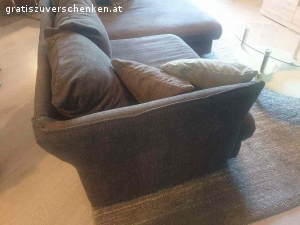 Wohnlandschaft, Couch, Sofa, große Eckcouch. Gut erhaltene etwa ein Jahr von den Vormietern benützte Couch. Nichtraucherhaushalt, keine Tiere.
