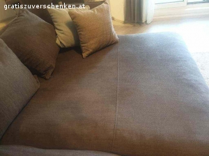 Wohnlandschaft, Couch, Sofa, große Eckcouch. Gut erhaltene etwa ein Jahr von den Vormietern benützte Couch. Nichtraucherhaushalt, keine Tiere.