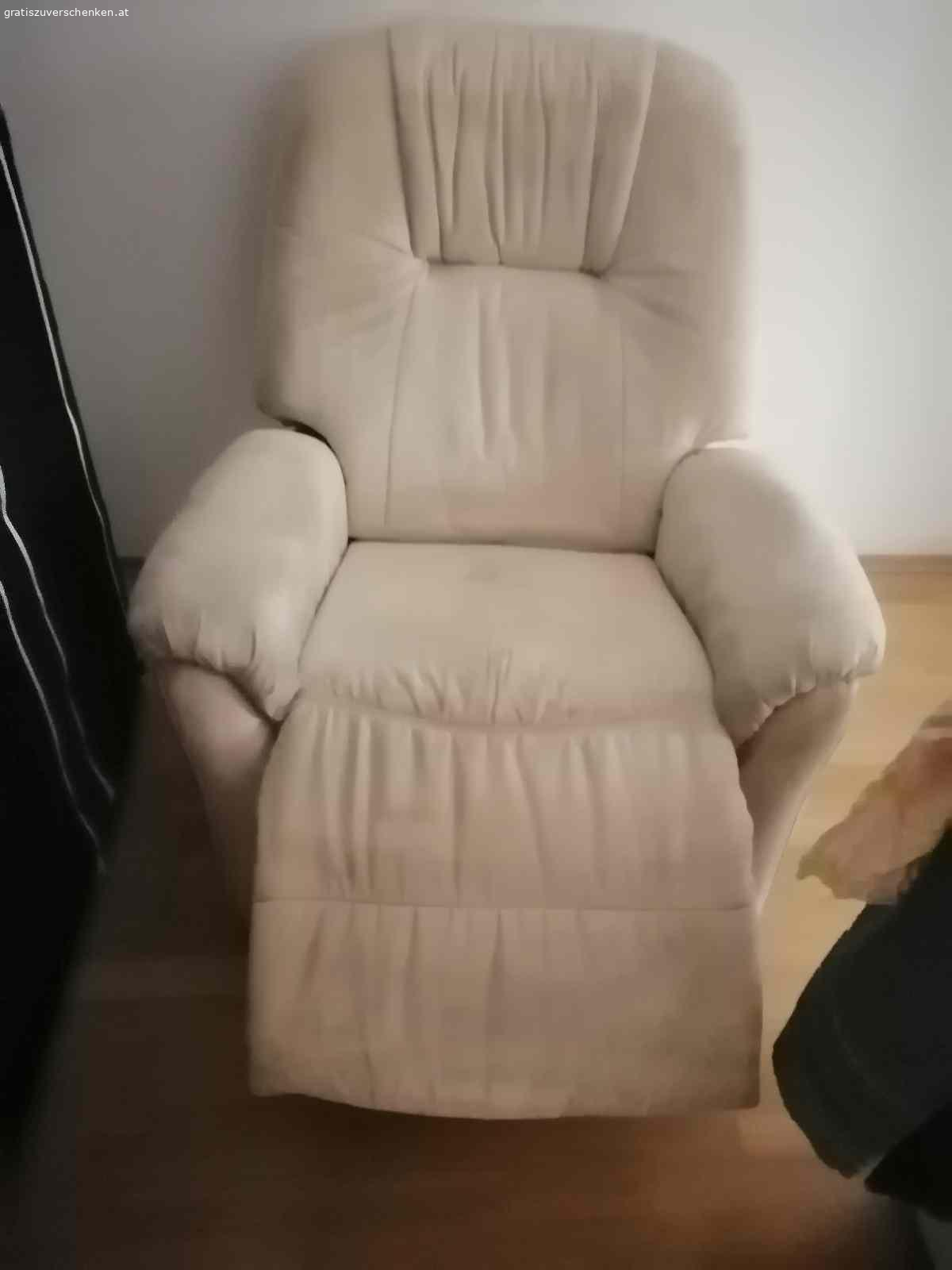 WOHNLANDSCHAFT  MIT STAUKASTEN,. Wir verschenken gratis  eine
WOHNLANDSCHAFT GARNITUR MARKE  HIMOLLA, MIT BETTFUNKTION, BETT STAUKASTEN SESSEL DAZU. GEPFLEFT UND BIS JATZT GUT ERHALTEN
WEGEN NEUAUSCHAFUNG WIRD DAS VERSCHENKT GRATIS
ABHOLBAR AB. 9.11.2923 ODER 10.11.2023
SELBSTABHOLUNG NUR
ABHOLORT 1180