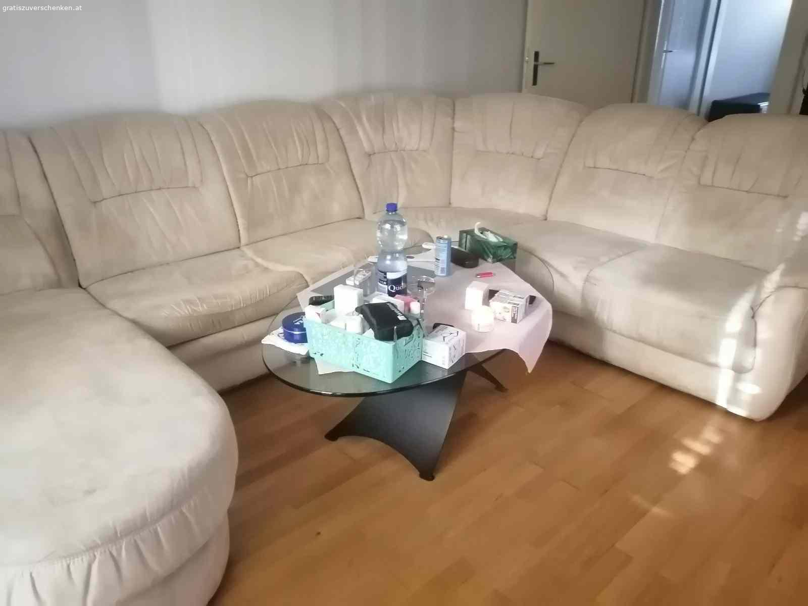 WOHNLANDSCHAFT  MIT STAUKASTEN,. Wir verschenken gratis  eine
WOHNLANDSCHAFT GARNITUR MARKE  HIMOLLA, MIT BETTFUNKTION, BETT STAUKASTEN SESSEL DAZU. GEPFLEFT UND BIS JATZT GUT ERHALTEN
WEGEN NEUAUSCHAFUNG WIRD DAS VERSCHENKT GRATIS
ABHOLBAR AB. 9.11.2923 ODER 10.11.2023
SELBSTABHOLUNG NUR
ABHOLORT 1180