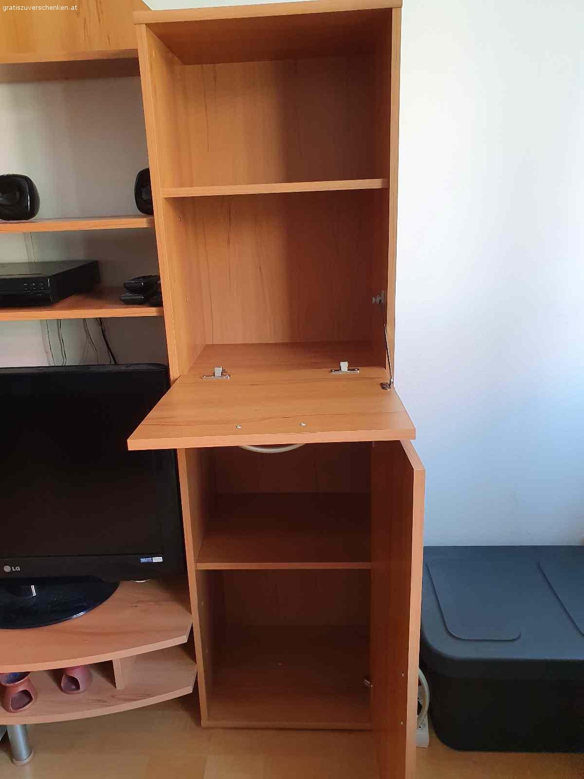 Wohnwand. Wohbwand, gebraucht, aber komplett funktionsfähig. Zum Selbstabholen.
Ohne Accessoires und Fernseher, Musikanlage

Maße: B/H/T: 195/195/37cm